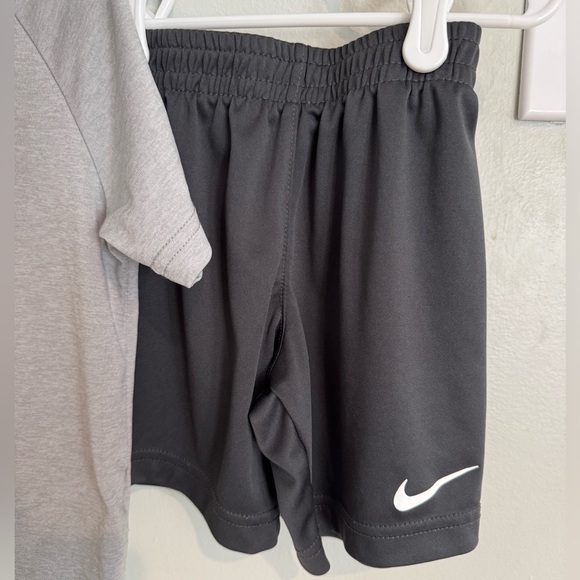 Nike Gray Kids 4T Matching Set - Picture 3 of 8